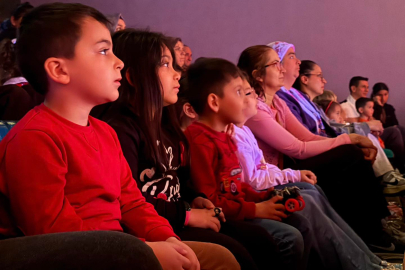 Çocuklar Cumartesi Günlerini Tiyatroyla Şenlendiriyor!