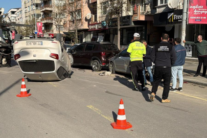 Yalova’da Trafik Kazası: Araç Ters Döndü!