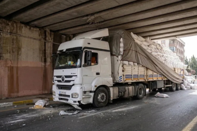 Yalova’da TIR Köprüye Takıldı: Facianın Eşiğinden Dönüldü!