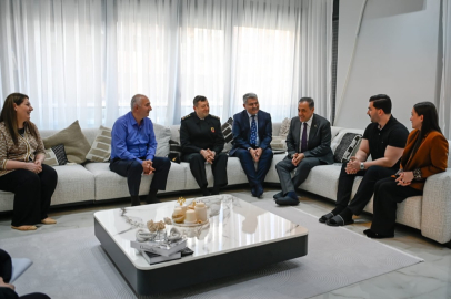 Vali Usta'dan Yaralı Polislere Anlamlı Ziyaret!