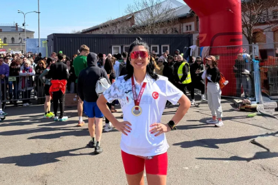 Yalova Üniversitesi Sporcusuna Prag’da Madalya