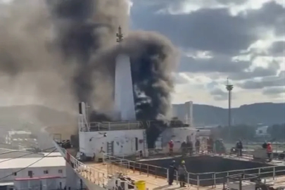 Yalova Altınova Tersaneler Bölgesinde Korkutan Gemi Yangını