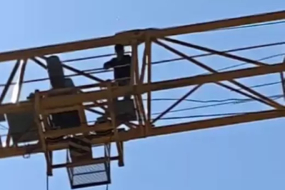 Yalova Valiliği İnşaatında Gerilim: İşçiler Vinçte Eylem Yaptı!