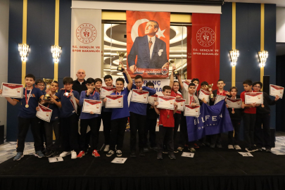 Mehmet Akif Ersoy Ortaokulu Satrançta Zirveye Yerleşti!