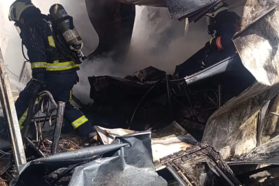 Yalova’da Şantiye Yangını: Alevlere Teslim Olan Konteyner Küle Döndü, 1 Yaralı!