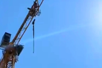 Yalova’da Vinç Eylemi: Valilikten Açıklama, “Projeyle İlgisi Yok”