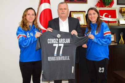 Merinos Demiryolu Kadın Futbol Kulübü’nden Başkan Arslan’a Ziyaret
